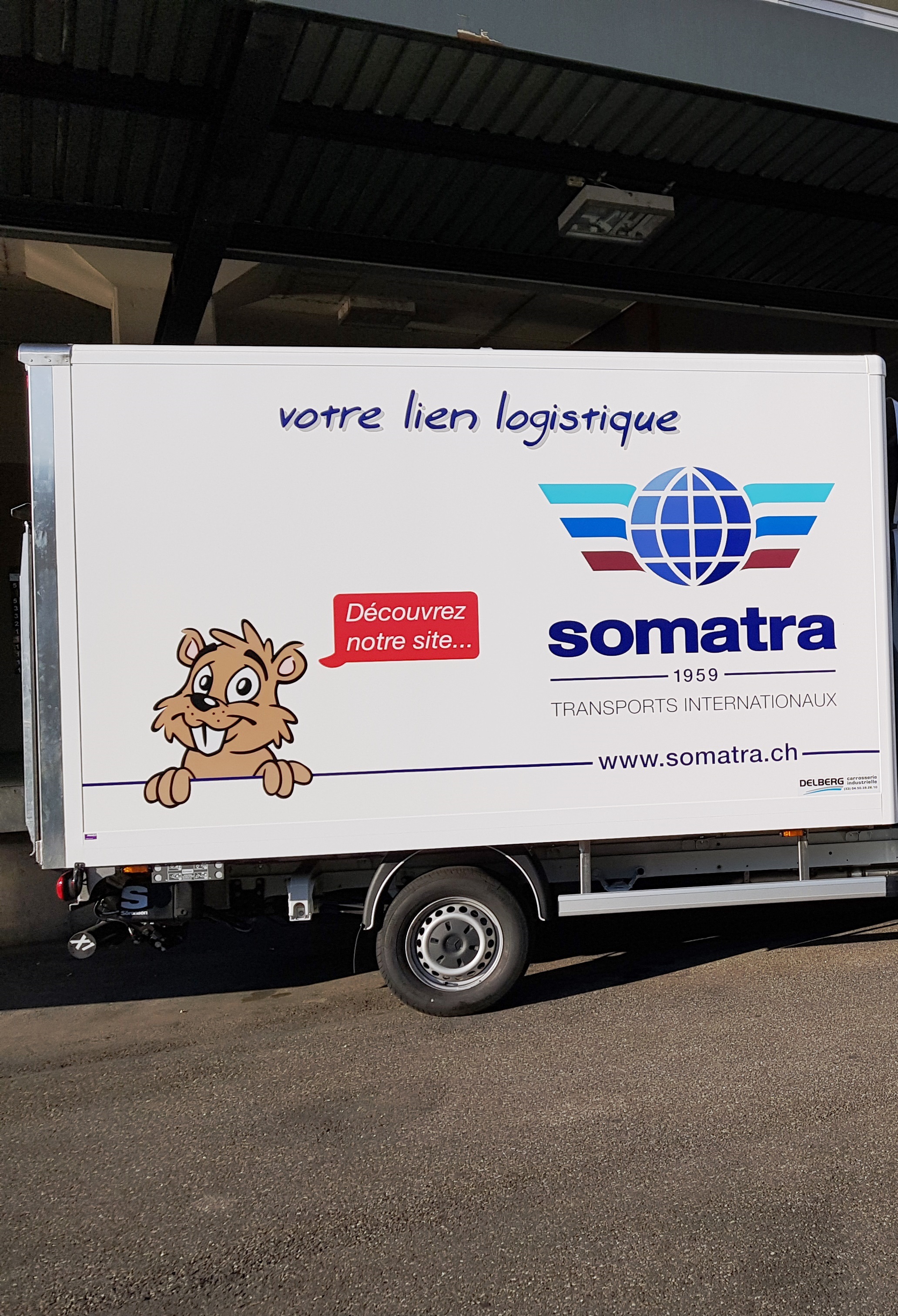 Nouveau camion transport internationaux et logistique à genève et zurich en suisse